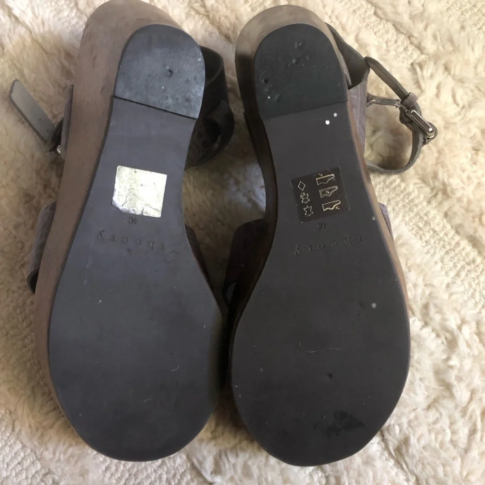 Theory Gray Sabrina Wedge Sandals size 40 crocodile pattern wooden platform heel